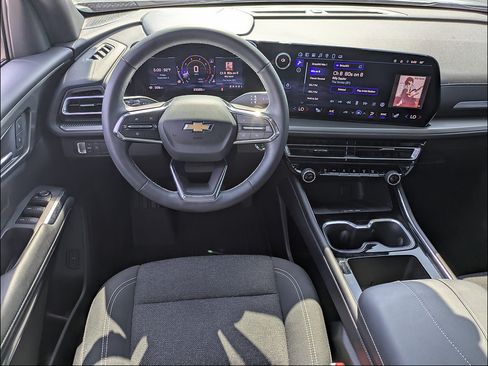 Certified 2025 Chevrolet Traverse LT w/ Driver Confidence Package FWD image 16