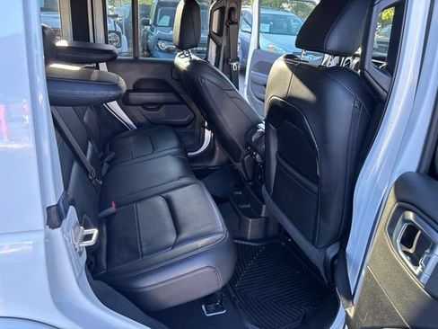 Used 2021 Jeep Wrangler Unlimited Sahara AWD/4WD image 32