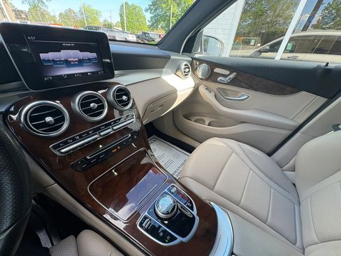 Used 2018 Mercedes-Benz GLC 300 4MATIC image 43