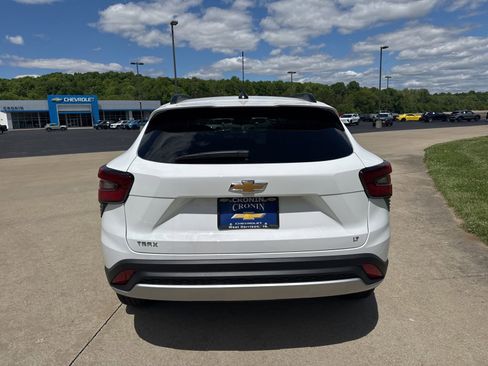 New 2026 Chevrolet Trax LT w/ LT Convenience Package FWD image 4