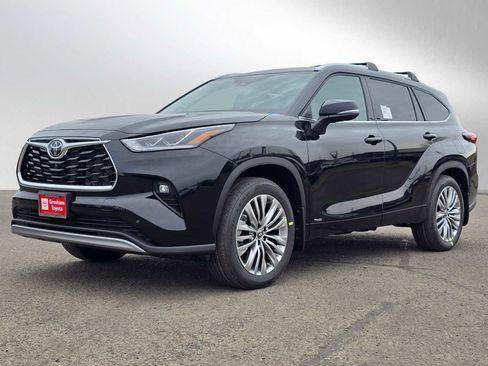 New 2026 Toyota Highlander Platinum image 8