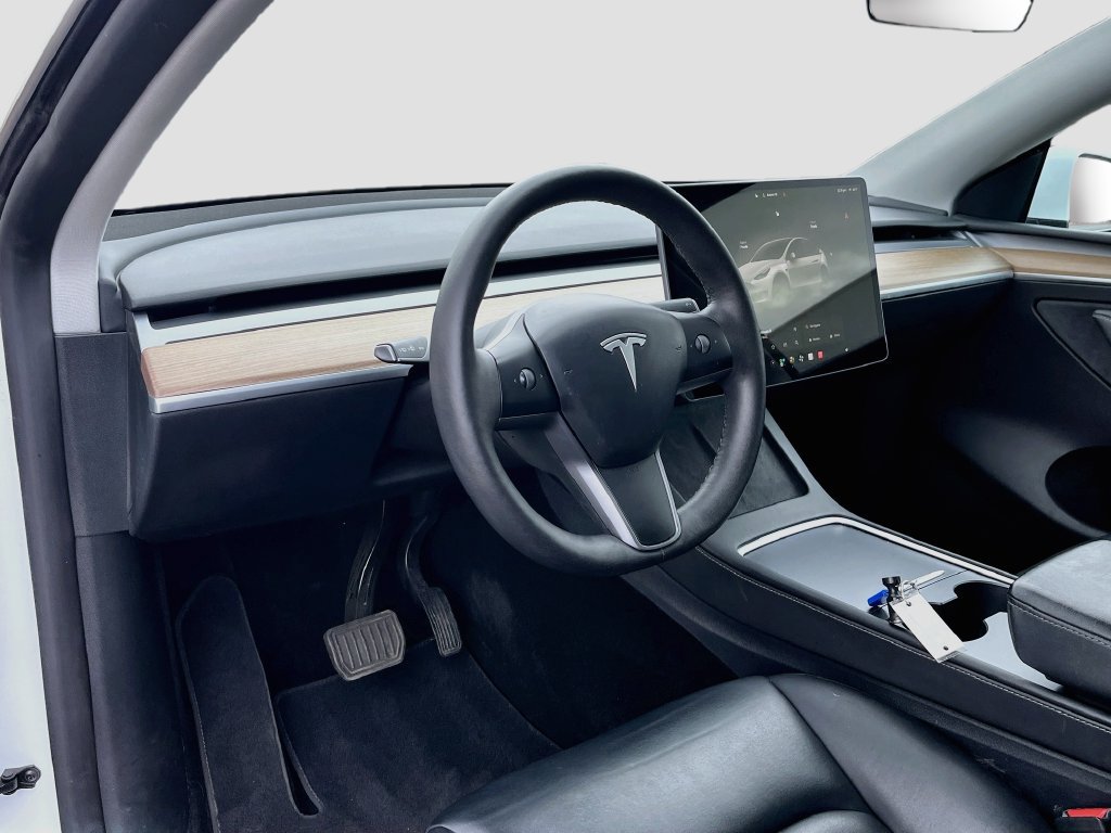 Used 2024 Tesla Model Y Long Range RWD image 9
