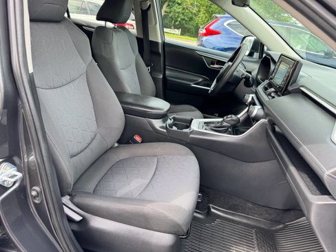 Used 2020 Toyota RAV4 XLE image 24