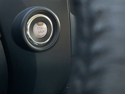 Used 2024 Nissan Titan SV w/ SV Convenience Package image 16