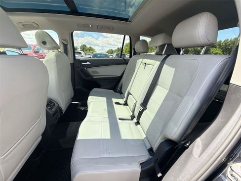 Used 2018 Volkswagen Tiguan SEL AWD/4WD image 19