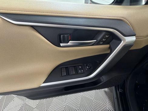 Used 2021 Toyota RAV4 Limited image 15