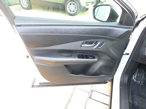 Used 2023 Nissan Ariya FWD image 11