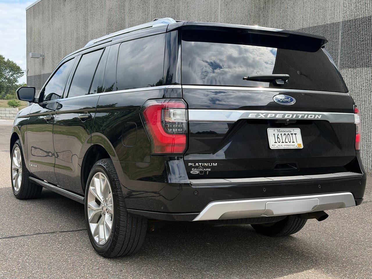 Used 2019 Ford Expedition Platinum AWD/4WD image 4