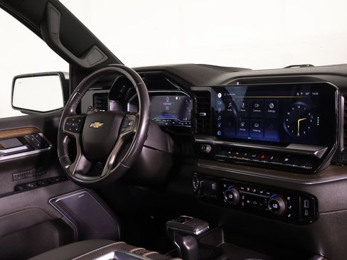 Used 2022 Chevrolet Silverado 1500 High Country w/ High Country Premium Package AWD/4WD image 29
