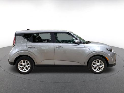 Used 2025 Kia Soul LX w/ LX Technology Package image 8