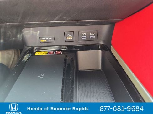 Used 2025 Toyota Camry XSE FWD image 23