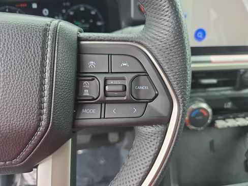 Used 2024 Toyota Tacoma TRD Off-Road AWD/4WD image 18