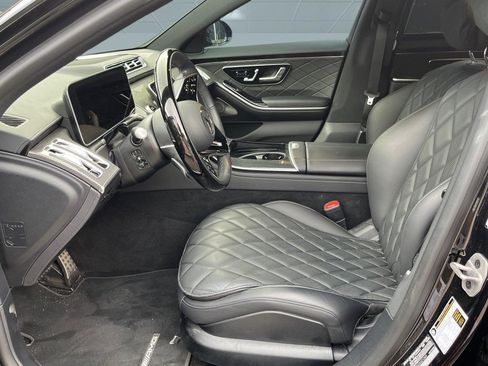 Used 2025 Mercedes-Benz S 580e 4MATIC Sedan image 3