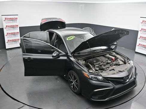 Used 2023 Toyota Camry SE w/ Cold Weather Package FWD image 25