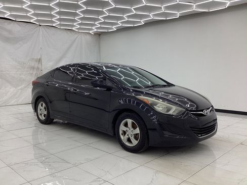 Used 2014 Hyundai Elantra SE image 3