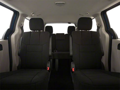 Used 2012 Dodge Grand Caravan SXT FWD image 17