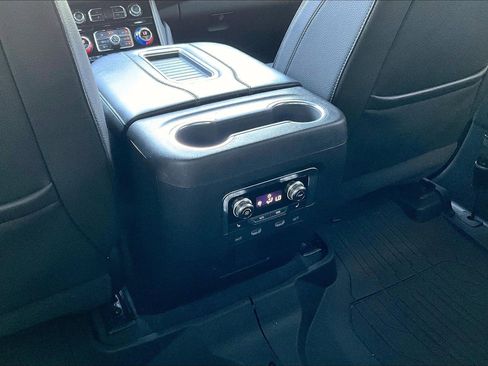 Used 2021 GMC Yukon Denali w/ Denali Premium Package AWD/4WD image 10
