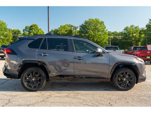 Used 2022 Toyota RAV4 SE w/ SE Grade Weather Package AWD/4WD image 9