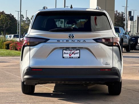 Certified 2023 Toyota Sienna XLE image 6