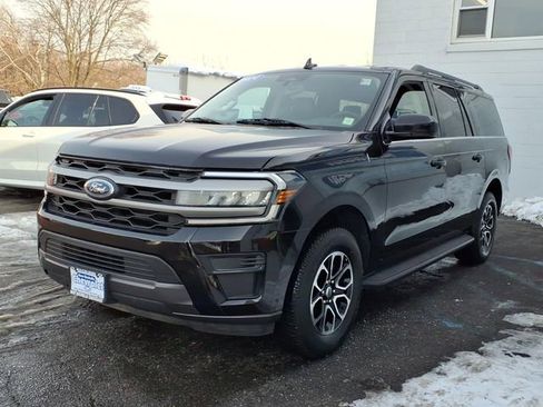 Used 2024 Ford Expedition Max XLT image 3