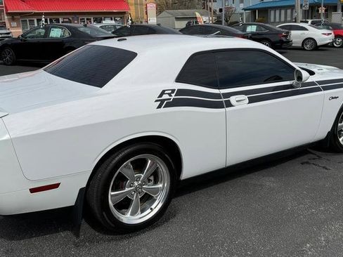 Used 2010 Dodge Challenger R/T RWD image 4