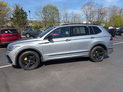 Used 2023 Volkswagen Tiguan SE R-Line AWD/4WD image 3
