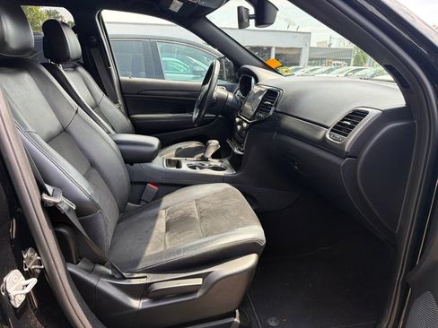 Used 2019 Jeep Grand Cherokee Laredo w/ Laredo X Package AWD/4WD image 5