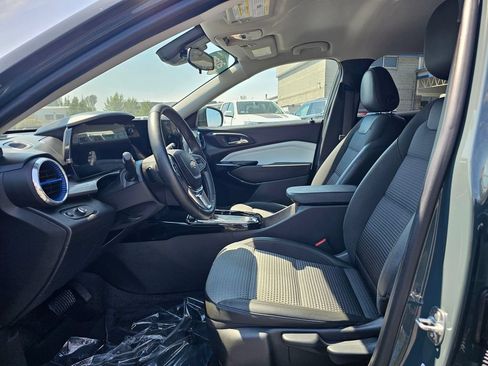 Certified 2025 Chevrolet Trax LT w/ Driver Confidence Package FWD image 21
