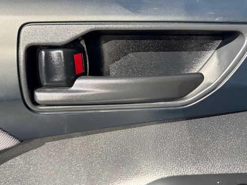 Used 2022 Toyota Highlander LE image 16