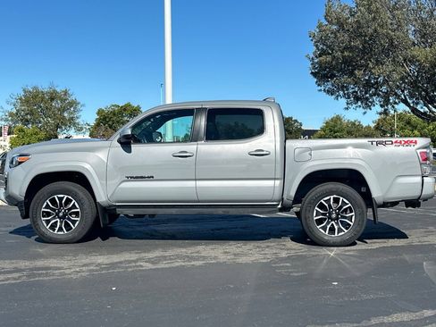 Used 2020 Toyota Tacoma TRD Sport w/ TRD Premium Sport Package AWD/4WD image 7