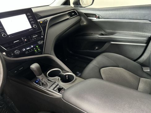 Used 2022 Toyota Camry LE image 25