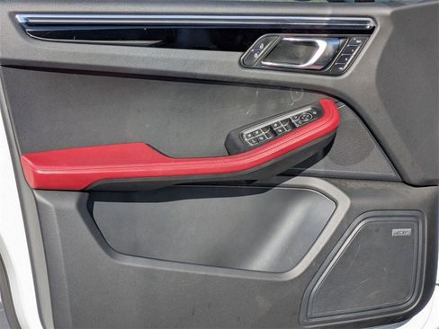 Used 2022 Porsche Macan image 14