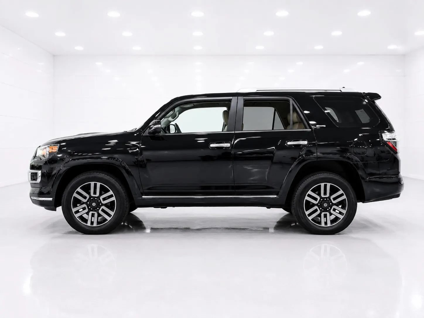 Used 2015 Toyota 4Runner Limited AWD/4WD image 2