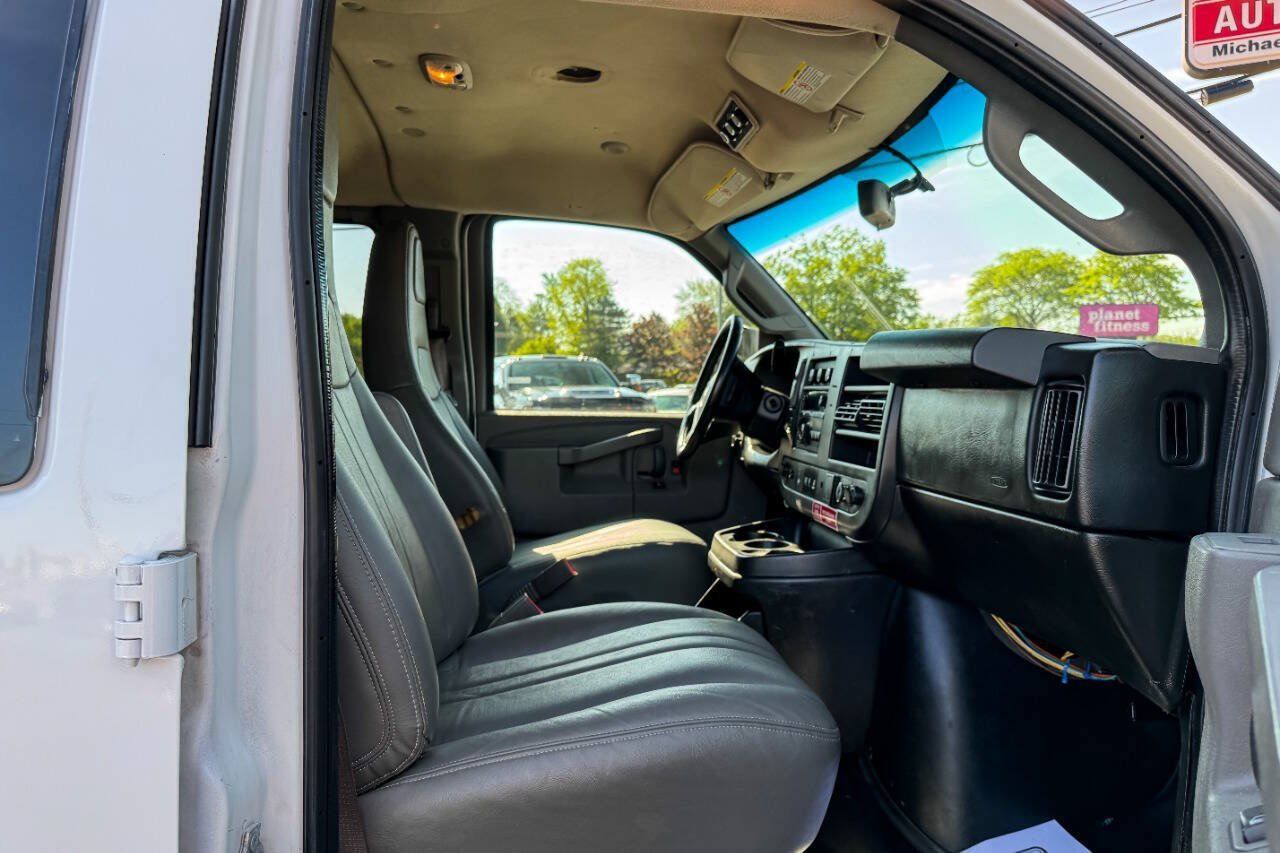 Used 2018 Chevrolet Express 2500 LS w/ Driver Convenience Package RWD image 11