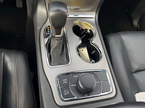 Used 2020 Jeep Grand Cherokee Limited w/ Luxury Group II image 12