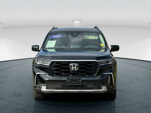Used 2025 Honda Pilot Touring image 9