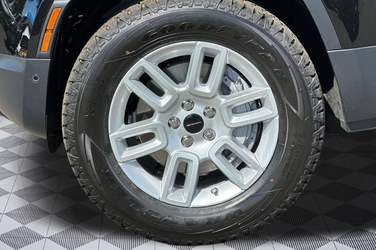 New 2026 Land Rover Defender 110 S AWD/4WD image 13