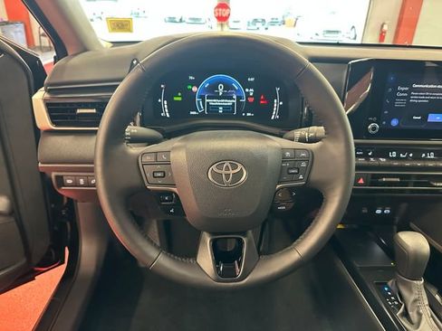 Used 2025 Toyota Camry LE w/ Convenience Package AWD/4WD image 18