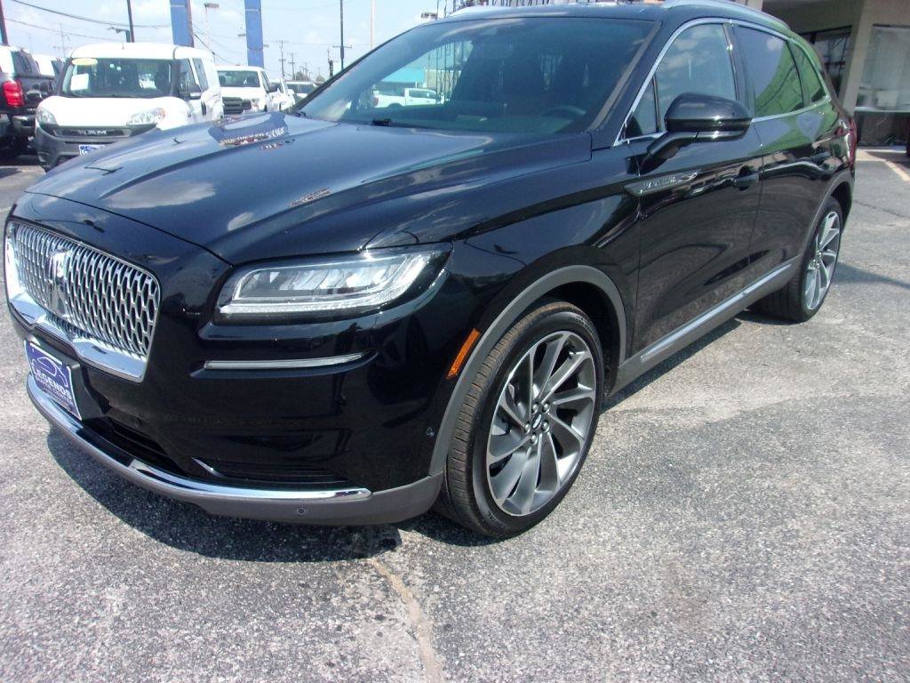 Used 2023 Lincoln Nautilus Reserve w/ Equipment Group 201A FWD image 2