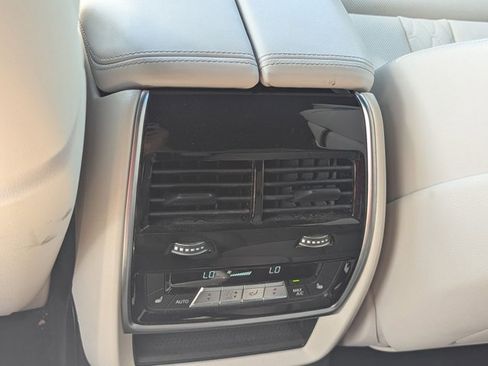 Certified 2025 BMW X7 xDrive40i w/ Executive Package AWD/4WD image 15
