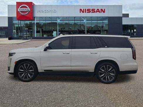 Used 2024 Cadillac Escalade Sport w/ Touring Package AWD/4WD image 4