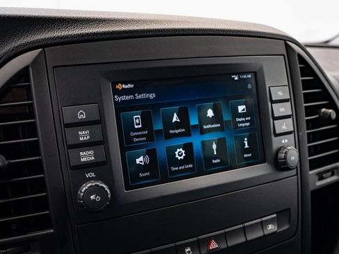 Used 2023 Mercedes-Benz Metris Passenger image 27