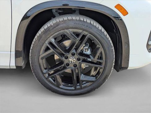 New 2026 Volkswagen Tiguan SE R-Line FWD image 9