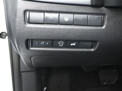 Used 2025 Nissan Rogue SV FWD image 21