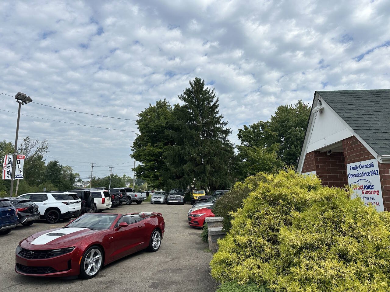 Used 2022 Chevrolet Camaro LT RWD image 1