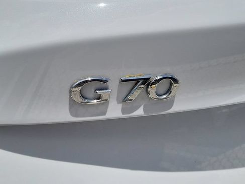 Used 2019 Genesis G70 2.0T Advanced RWD image 4