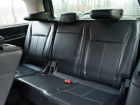 Used 2024 Ford Expedition XLT image 25