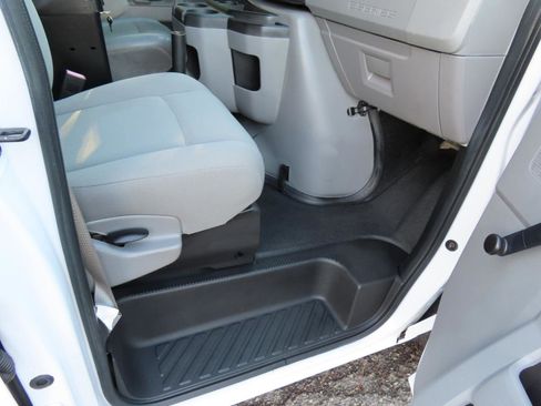 Used 2012 Ford E-150 and Econoline 150 RWD image 12