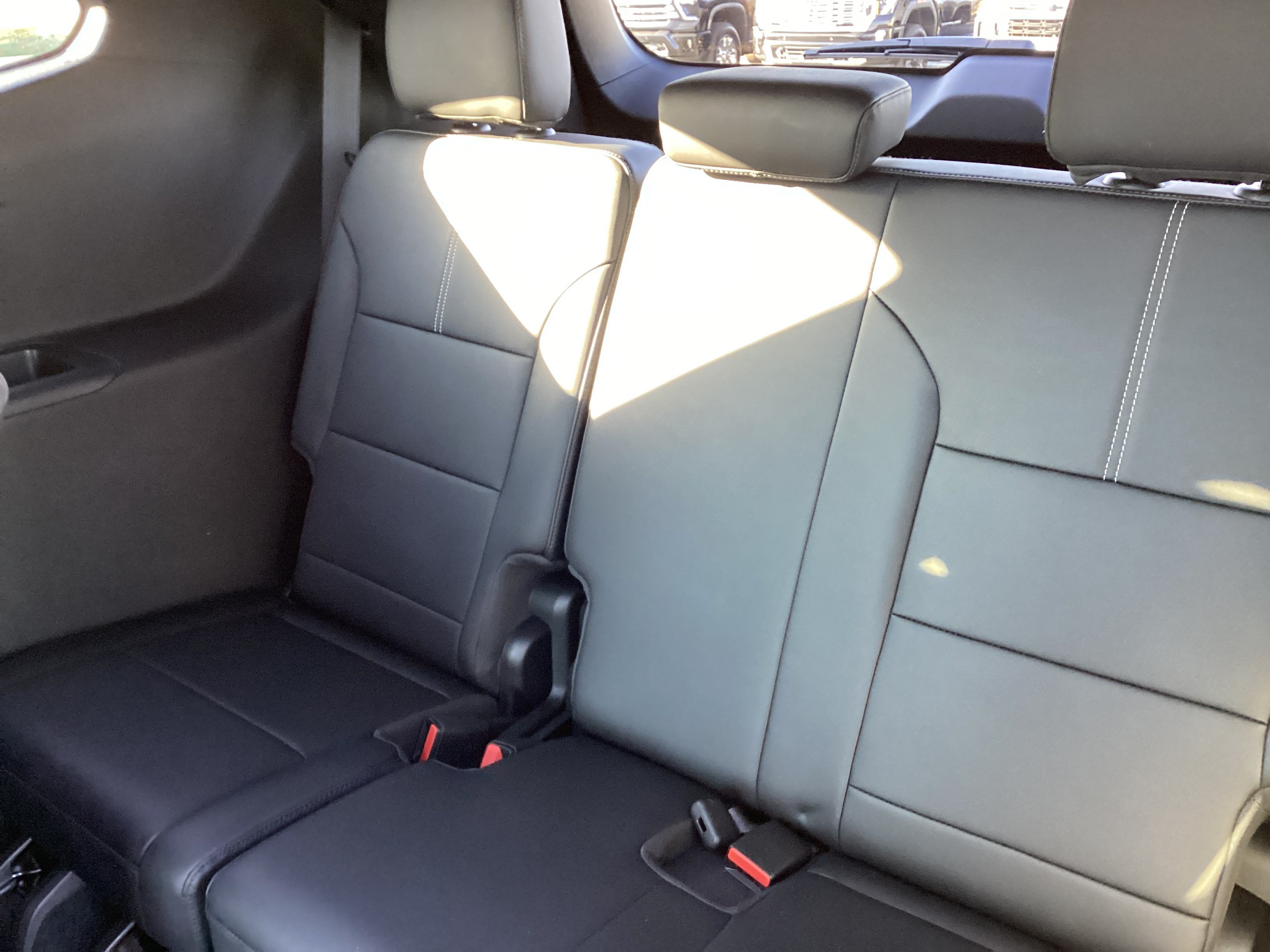 Used 2026 GMC Acadia Elevation w/ Elevation Premium Package FWD image 14