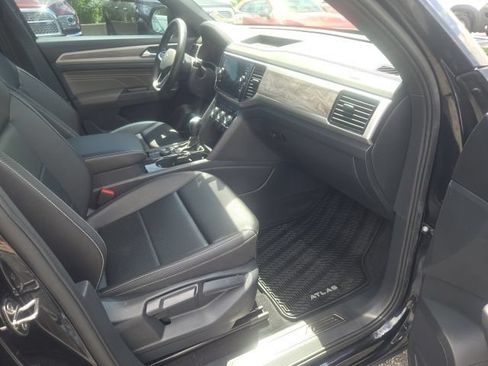 Used 2023 Volkswagen Atlas Cross Sport SE w/ Black Wheel Package AWD/4WD image 22